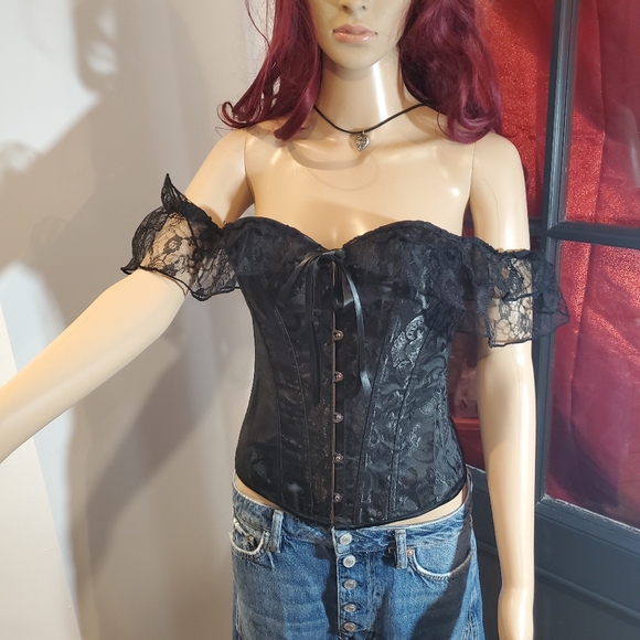 Gothic Corset With Frilled Lace Shoulder Straps - Picture 2 of 7
